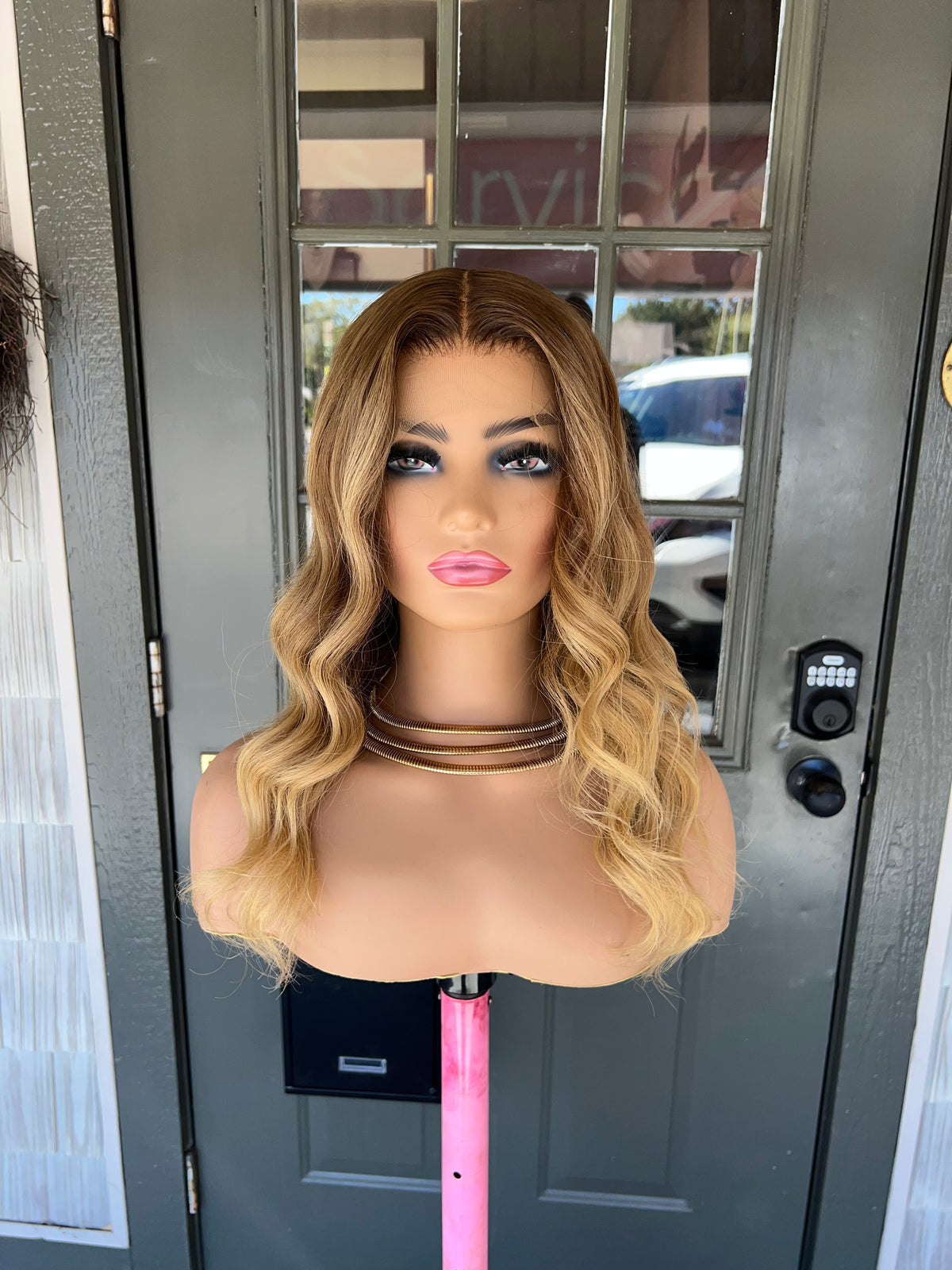 Chloe ￼