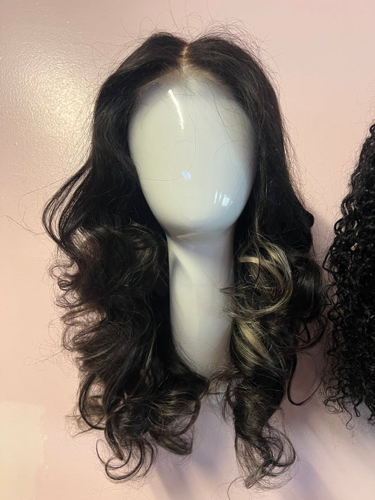 Blonde streaks blowout